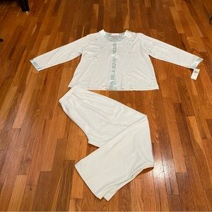Colette by miss Elaine pajama set size large pale green